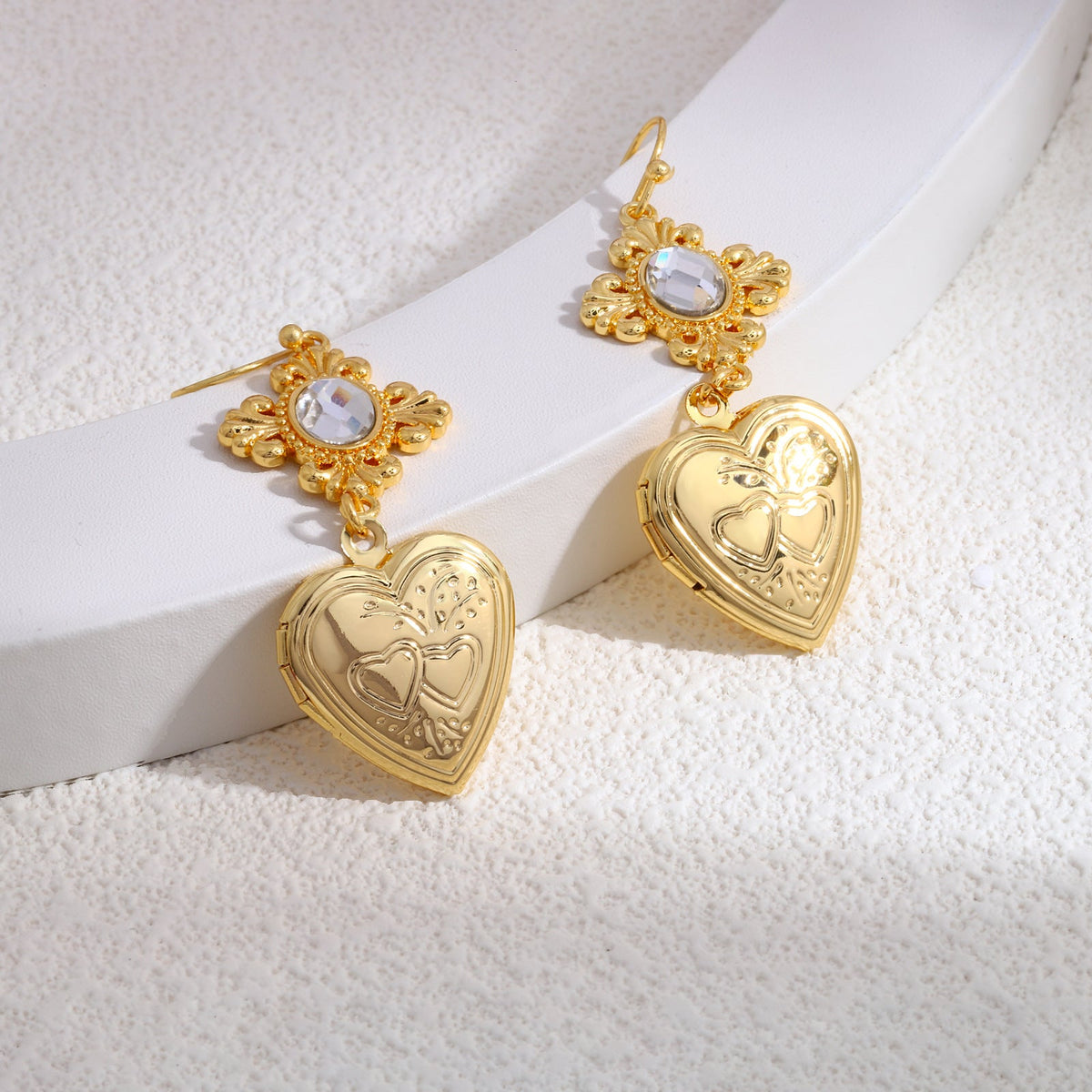 Palace retro temperament earrings, Spring and Autumn fashion peach heart earrings, higher-end earrings, French earrings